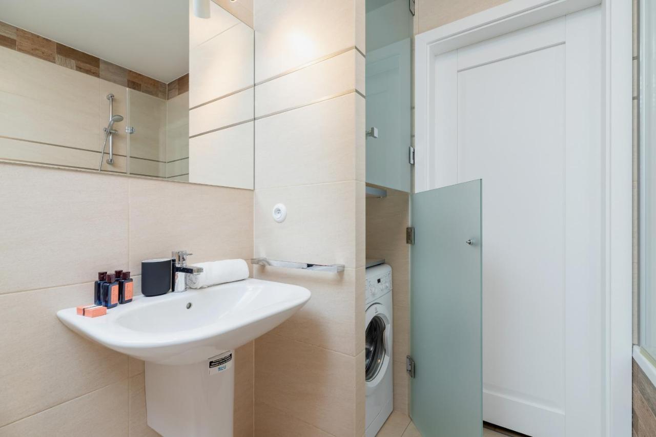 Politechnika Krakowska Apartment By Renters Prestige מראה חיצוני תמונה