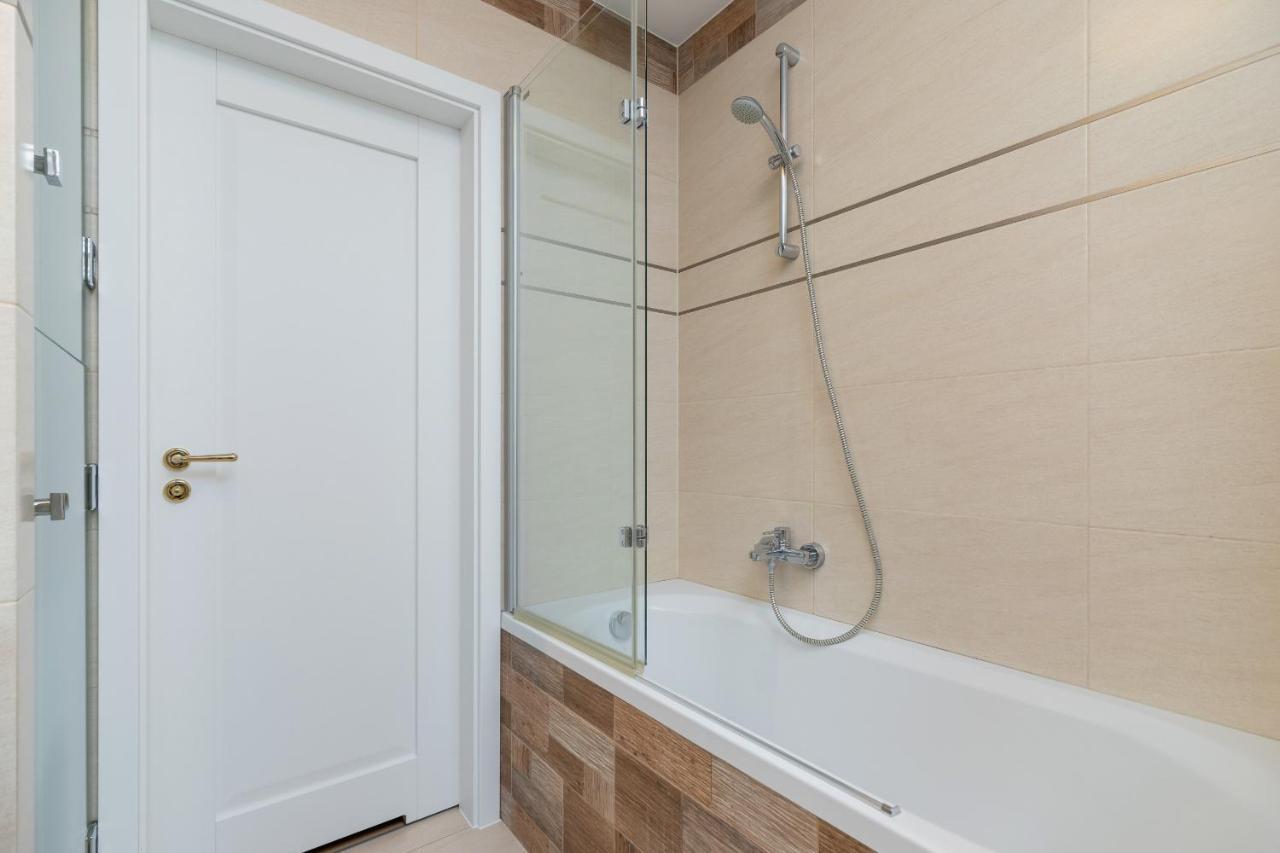 Politechnika Krakowska Apartment By Renters Prestige מראה חיצוני תמונה